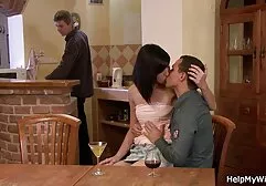 A la chica no le gusta el score hd porn fútbol, pero quiere sexo