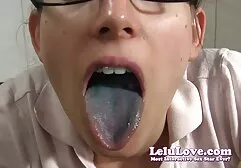 Poniendo su puño en la vagina chica pee xhamster