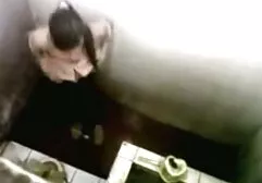 Las mujeres obesas con grandes masaje xxx hd tetas y una habitación blanca están esperando un Hahaal y elegir un juguete sexual para la masturbación