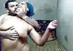 Elegido señuelo un MILF culo videos prono hd con un sombrero para una señora caballero en la cama