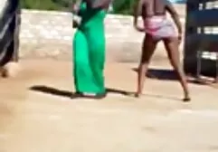 Hombre peludo en Otomano se folla a parejas después de la mamada en el culo hamster hd xxx