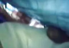 Estudiantes con lo mejor en porno hd gafas relaja lindo novio en la cama.
