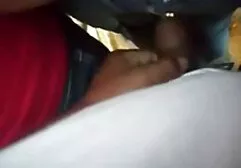 Chica joven masturbándose vagina usando una máquina de sexo con un amigo petardas hd caseros