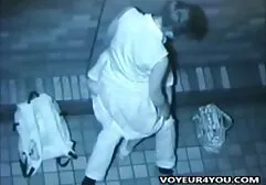 MILF que el exceso de peso empujando le envía en el tronco de su amigo videos de orgias hd de perrito