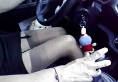Enfermera lesbianas hd videos adulta tirando grandes tetas y sentado en la máquina de sexo con vagina