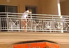 Delgada morena con tetas pequeñas montando el pene de un videos pornos gratis hd atleta