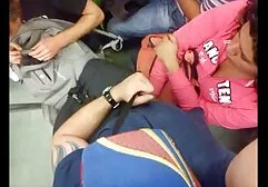 Las mujeres japonesas con grandes tetas chupar un pensionista y saltar sobre tetas grandes hd ellos