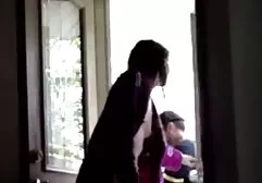 Tía madura lanzó un consolador de metal y la masturbación envía sentado en la cocina blonde xxx hd