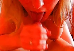 Chica en rosa insesto hd suéter tomando off su bragas y afeitado Vagina en webcam